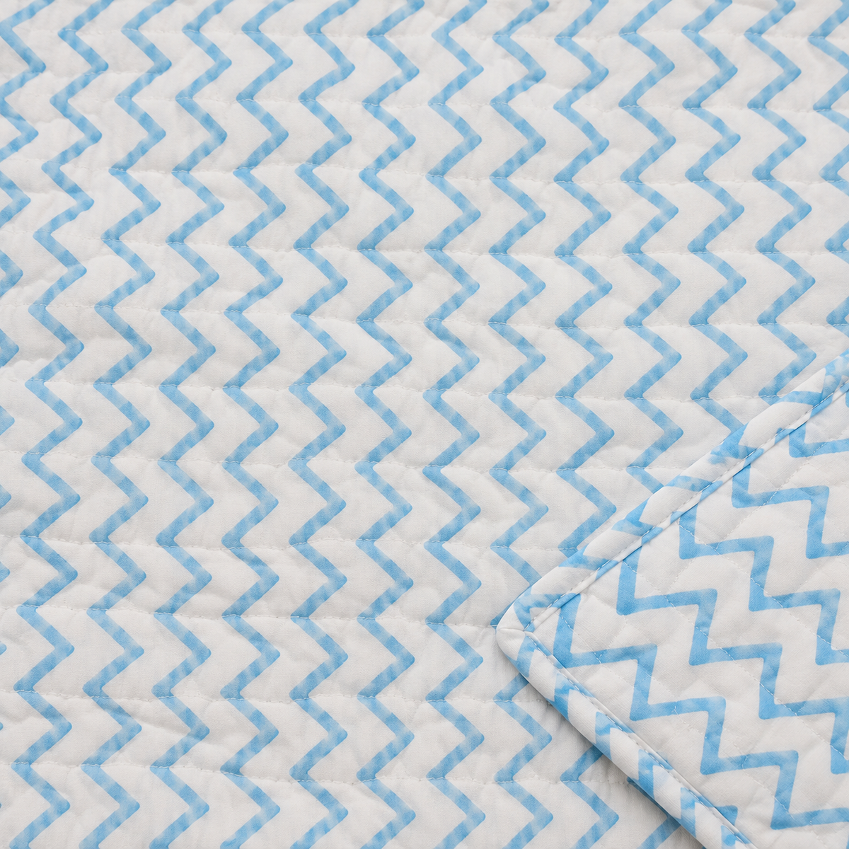 Toddler Quilt with Colourful Cars and Buses – Blue Chevron Reversible Bedding, 40 x 60 Inches - 100% Cotton
